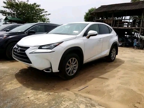 You are currently viewing Toyota Lexus NX 200T au Bénin