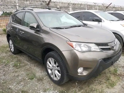 You are currently viewing Toyota RAV4 2014 à Cotonou occasion