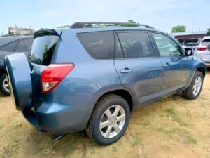 Lire la suite à propos de l’article Toyota RAV4 2008 à Cotonou au Bénin