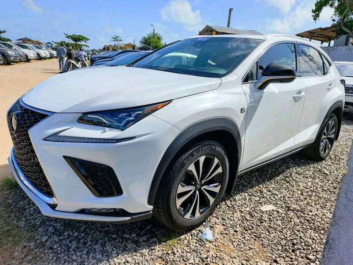 You are currently viewing Toyota Lexus NX 300 à Cotonou, Burkina